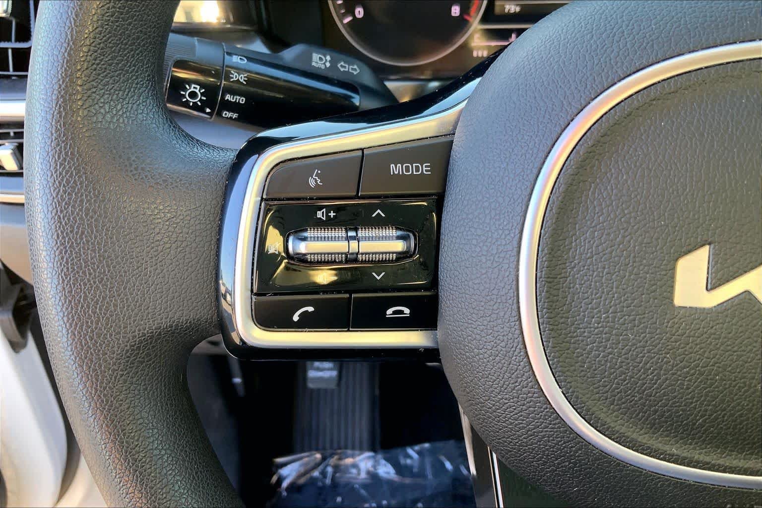 Used 2023 Glacial White Pearl Kia LX image 22