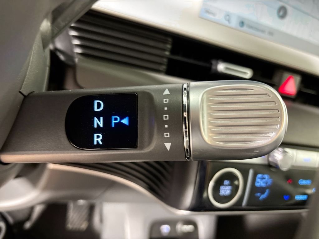 Used 2024 White Hyundai SEL image 18
