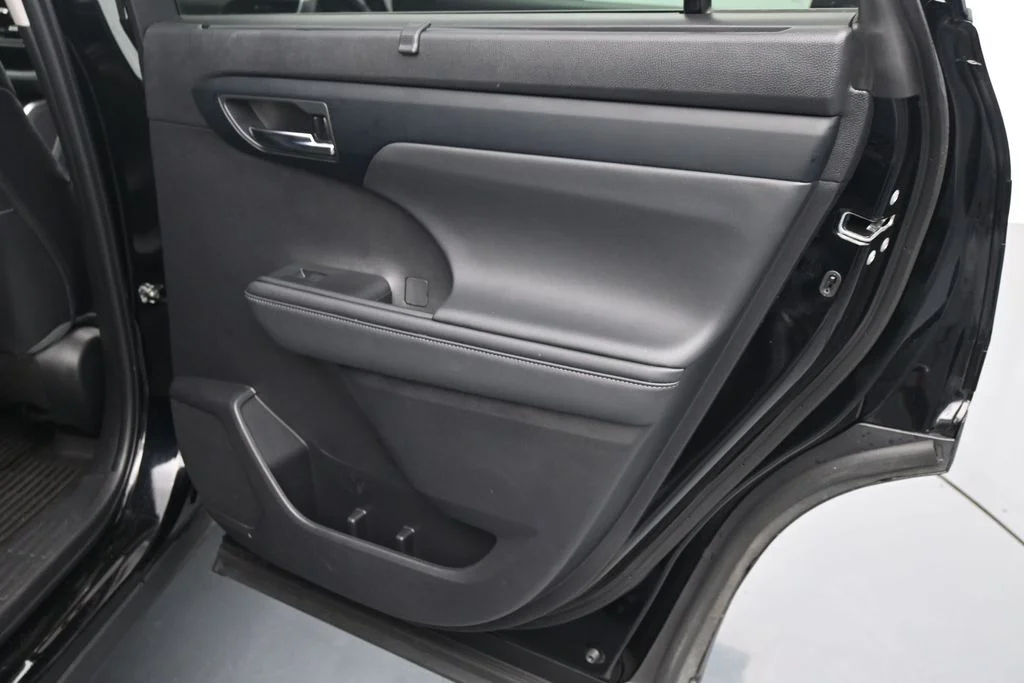 Used 2022 Black Toyota XLE image 12