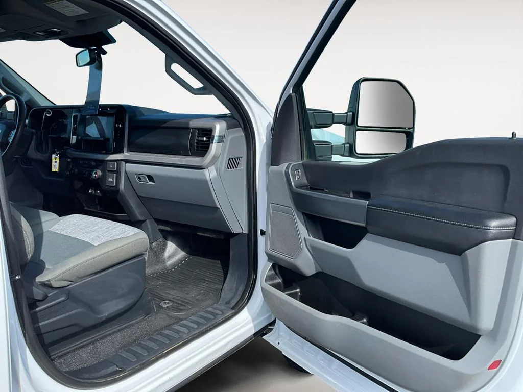 Used 2023 Oxford White Ford XLT image 9