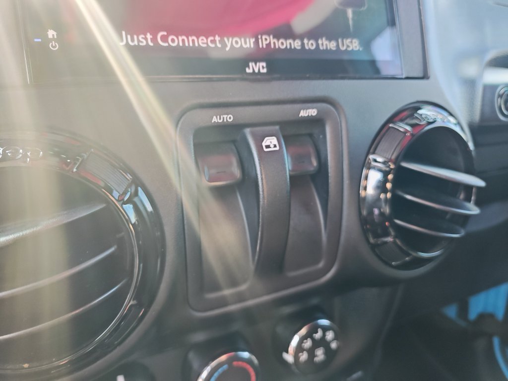 Used 2017 Blue Jeep Sahara image 11