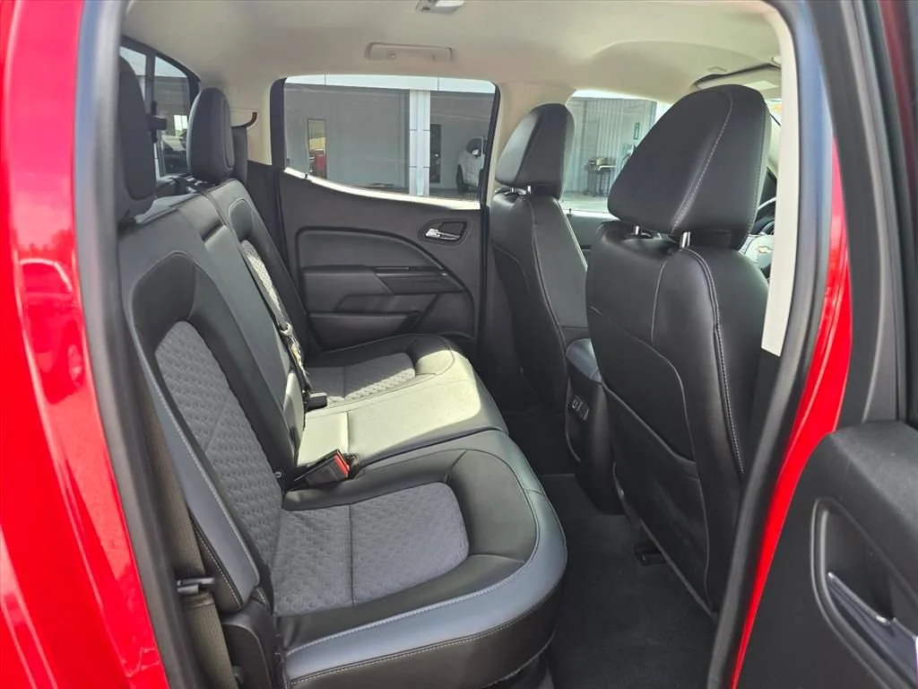 Used 2019 RED HOT Chevrolet 2WD Z71 image 13