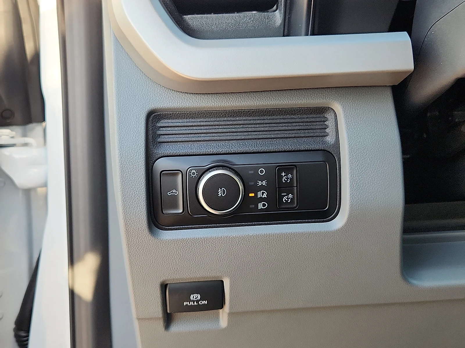 New 2027 Oxford White Ford XL image 16