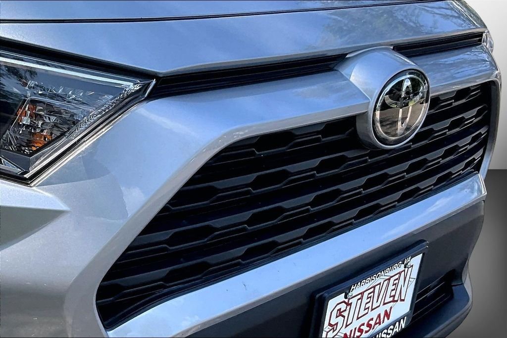 Used 2021 Silver Toyota XLE Premium image 39
