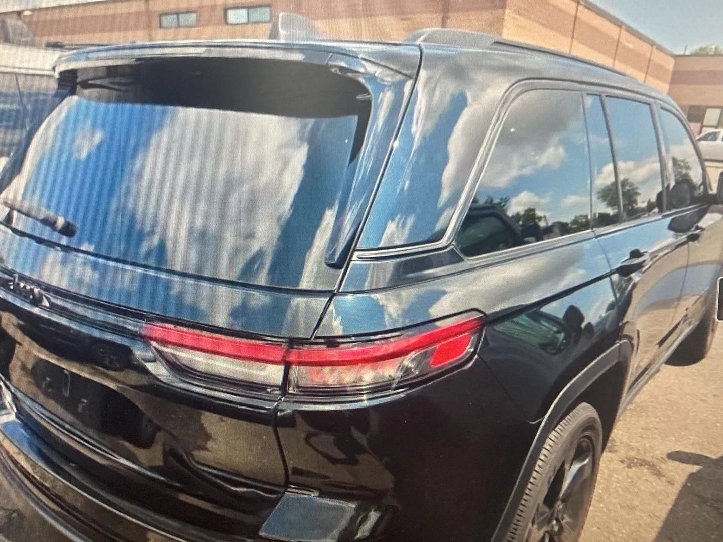 Used 2024 Diamond Black Crystal Pearlcoat Jeep Altitude X image 3