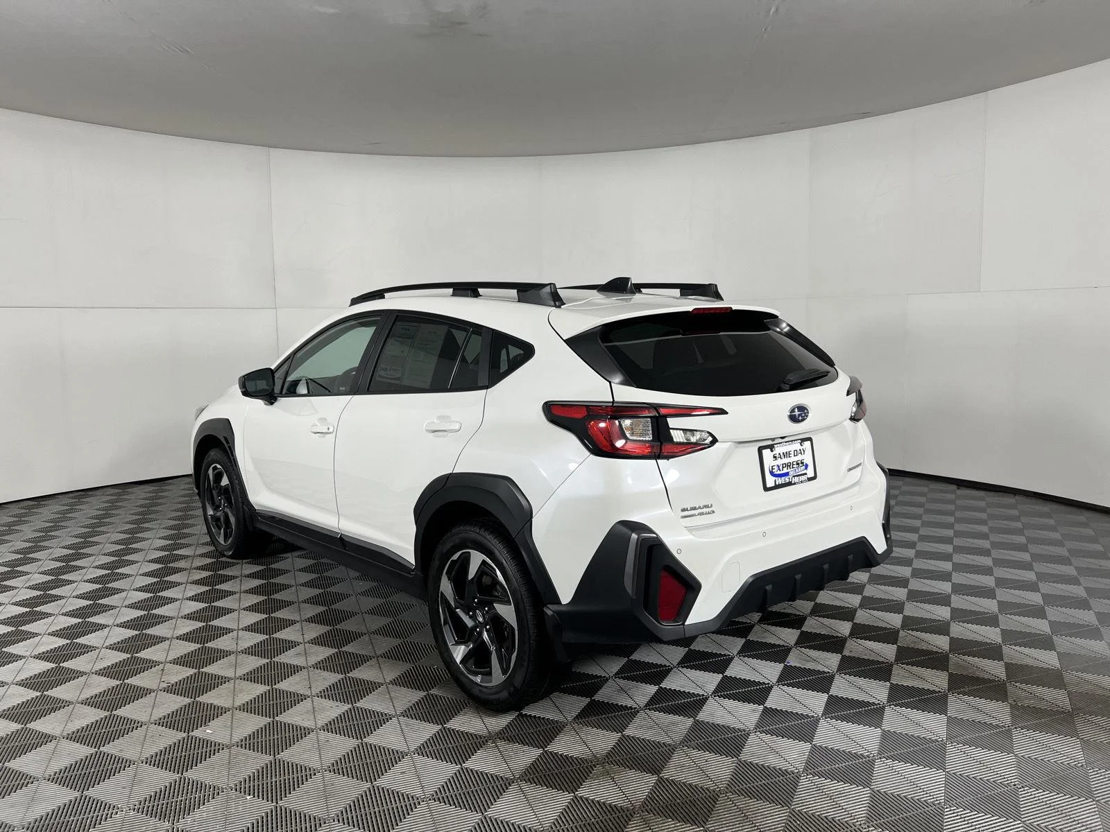 Used 2024 Crystal White Pearl Subaru Limited image 7