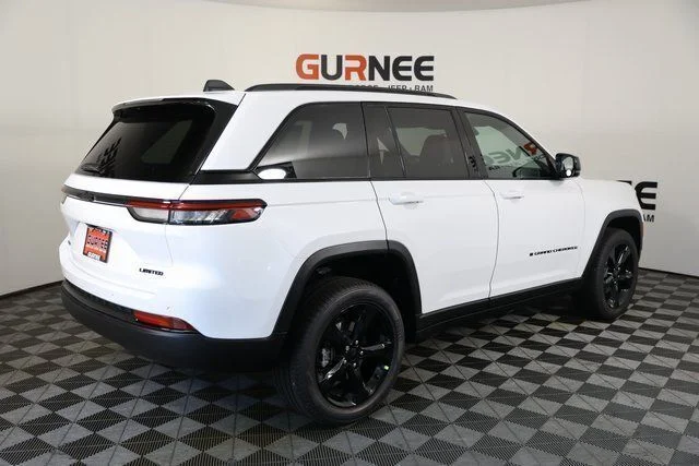 New 2025 Bright White Clear-Coat Exterior Paint Jeep Limited image 33