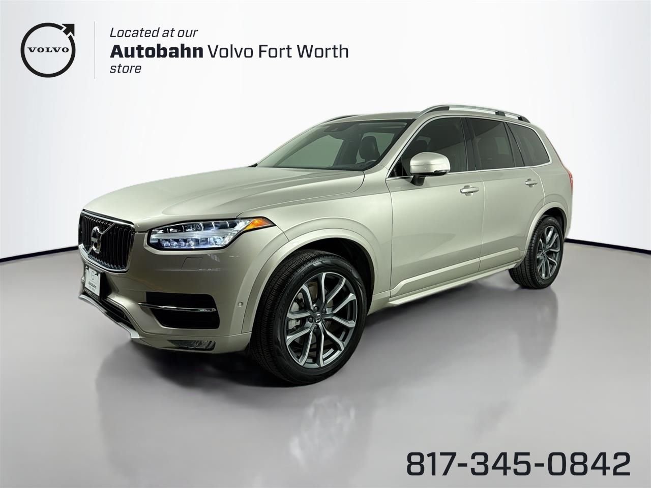 2017 Volvo XC90 T6 AWD Momentum's photo