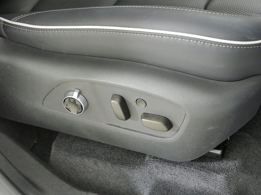 Used 2025 White Buick Avenir image 23