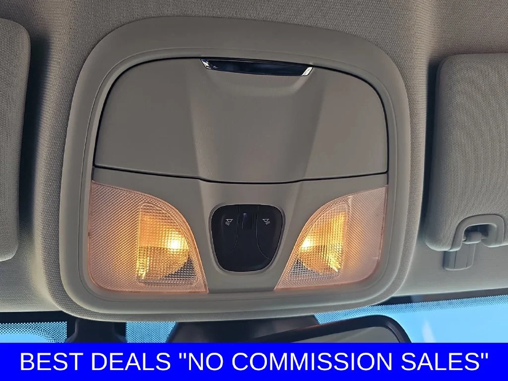 Used 2021 Bright White Clearcoat Jeep Latitude Lux image 30