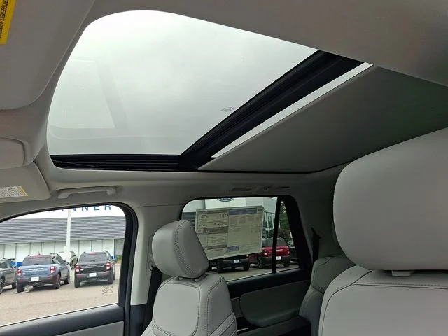 New 2026 Star White Metallic Tri-Coat Ford Active image 10