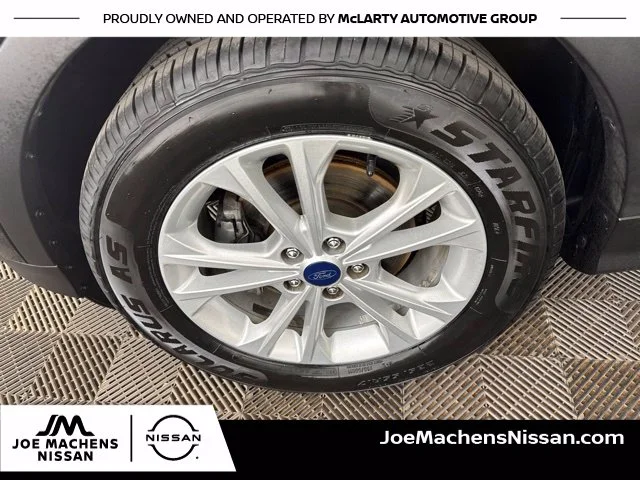 Used 2018 Black Ford SE image 29