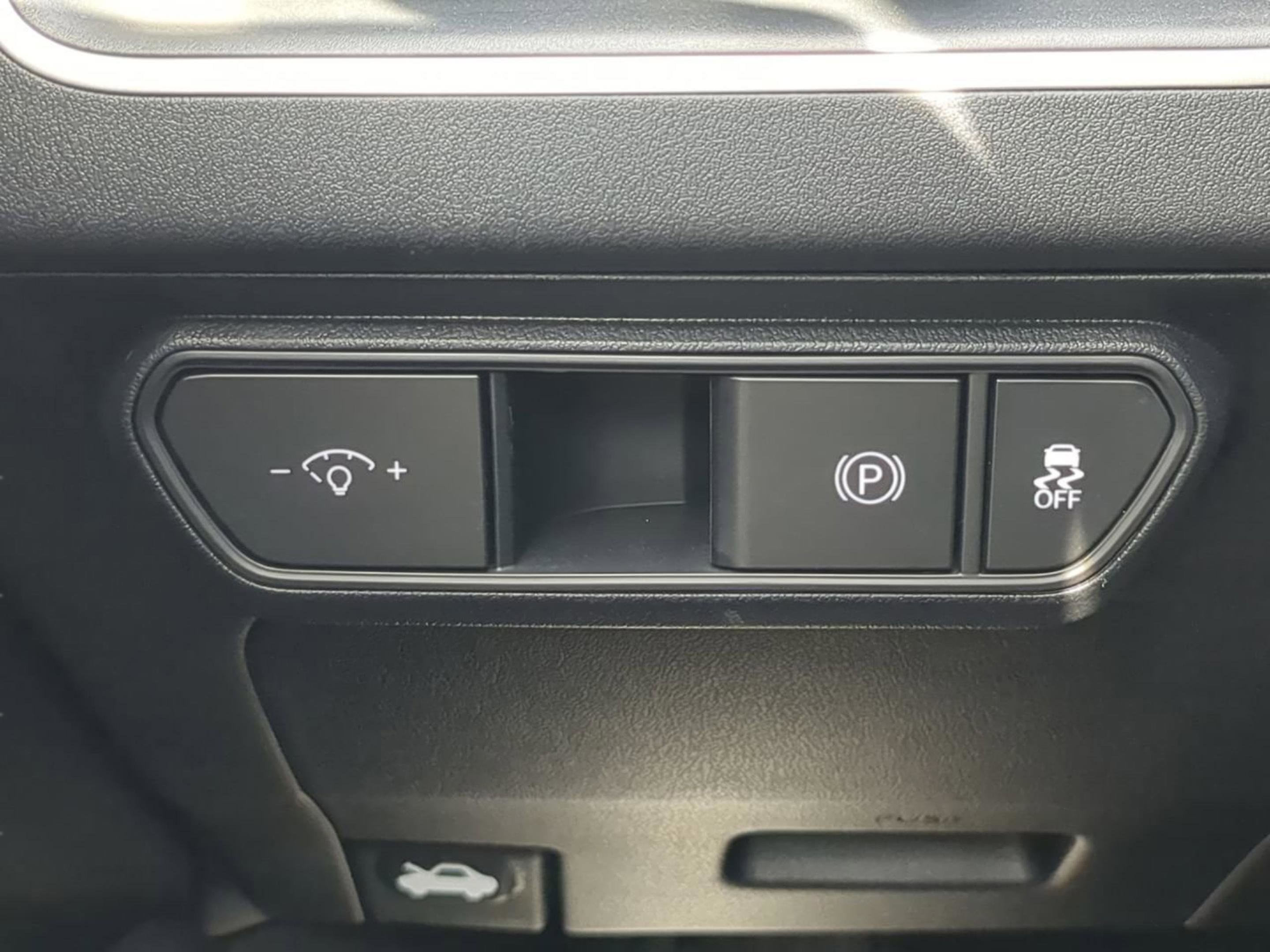 New 2026 Snow White Pearl Kia LXS image 19