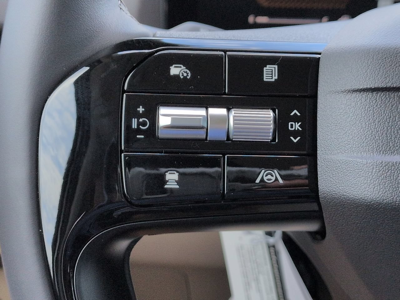 New 2027 Snow White Pearl Kia LX image 27