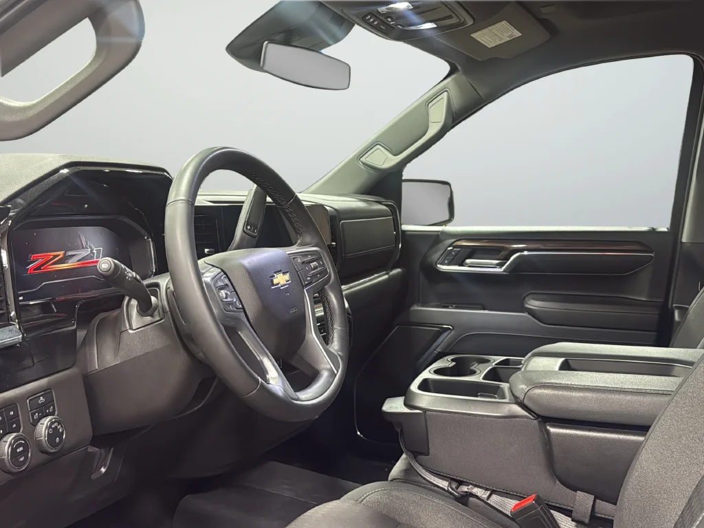 Used 2024 Gray Chevrolet LT image 9