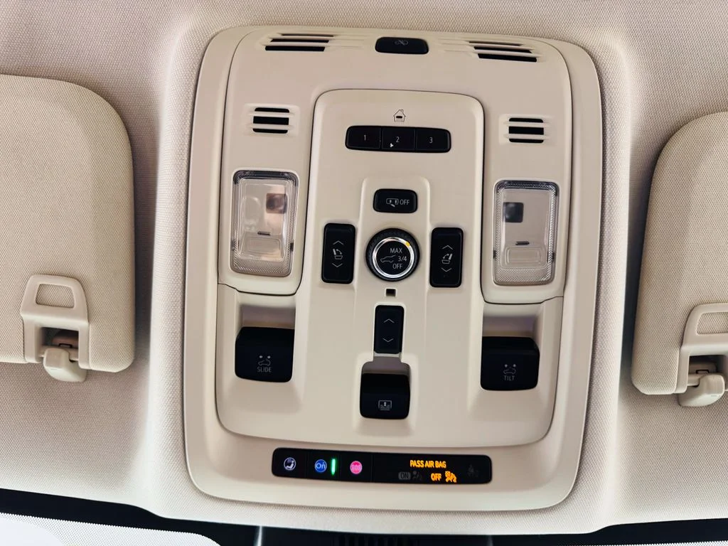 Used 2023 White GMC Denali image 20