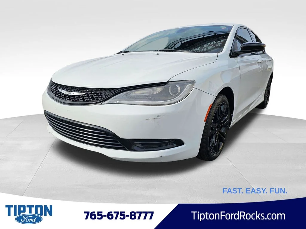 2017 Chrysler 200 Touring's photo