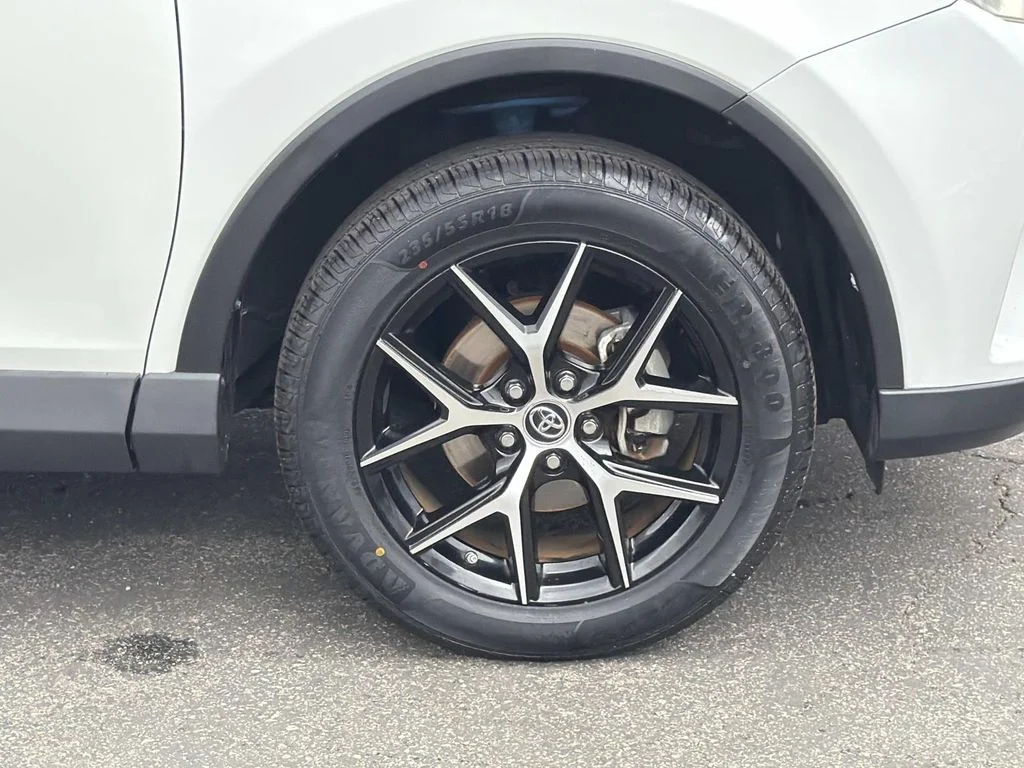 Used 2016 SUPER WHITE Toyota SE image 32