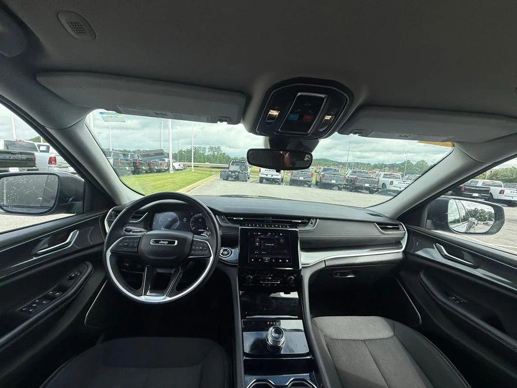 Used 2022 Gray Jeep Laredo image 7
