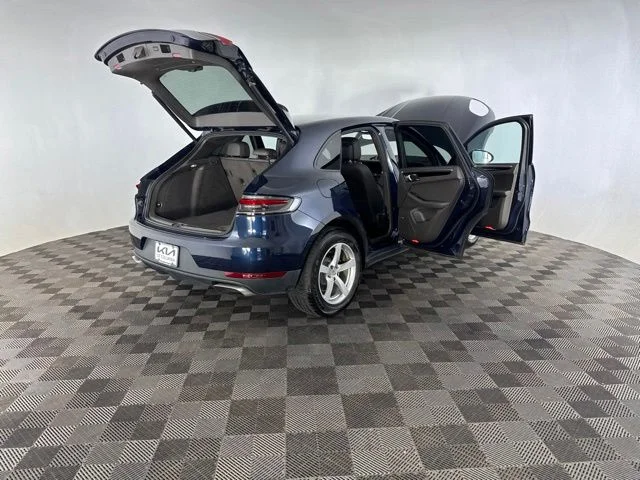 Used 2020  Porsche Base image 16