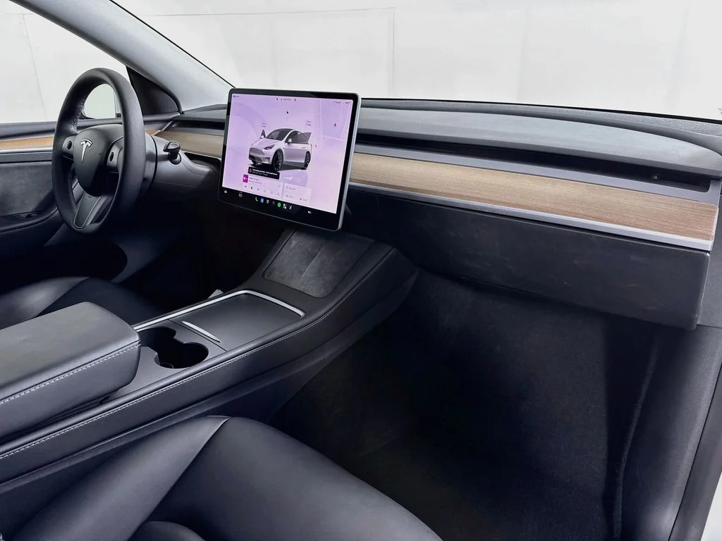 Used 2023 White Tesla Long Range image 34