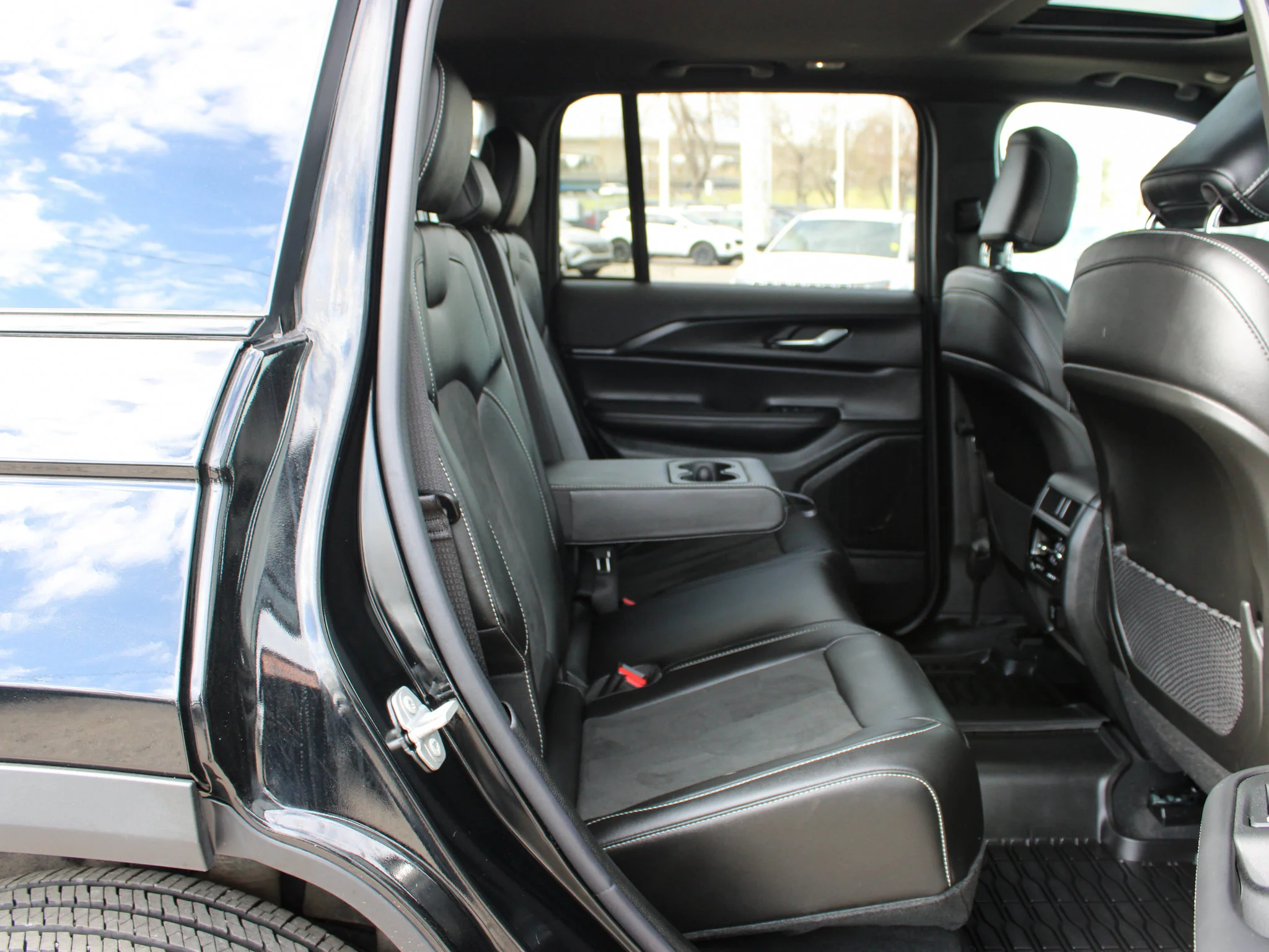 Certified Used 2025 Black Jeep Altitude * V6 | Heated Seats | Trailer Tow Package  | Wireless Charger | Sunroof | Adaptive Cruise image 19
