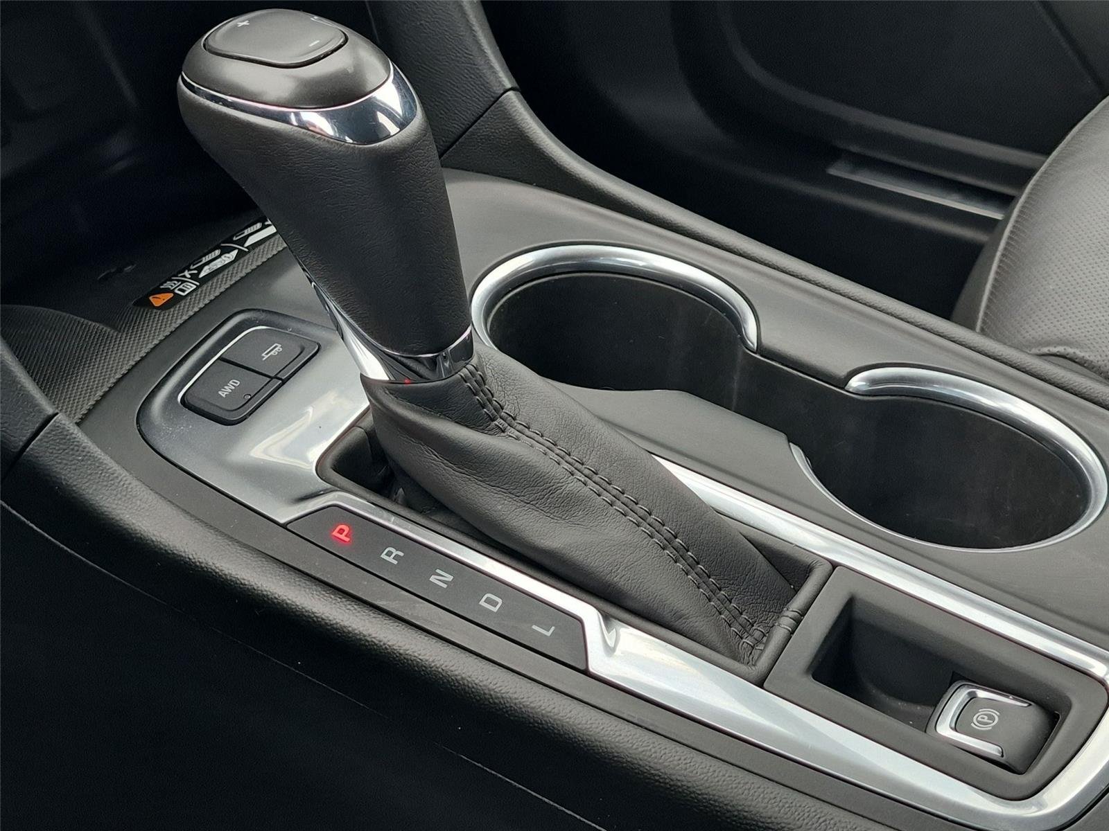 Used 2019 Iridescent Pearl Tricoat Chevrolet Premier image 27