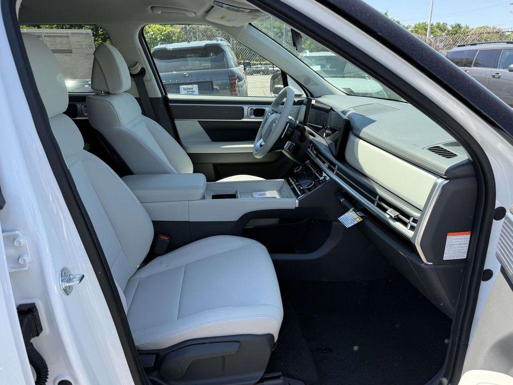 New 2026 White Hyundai SE image 15