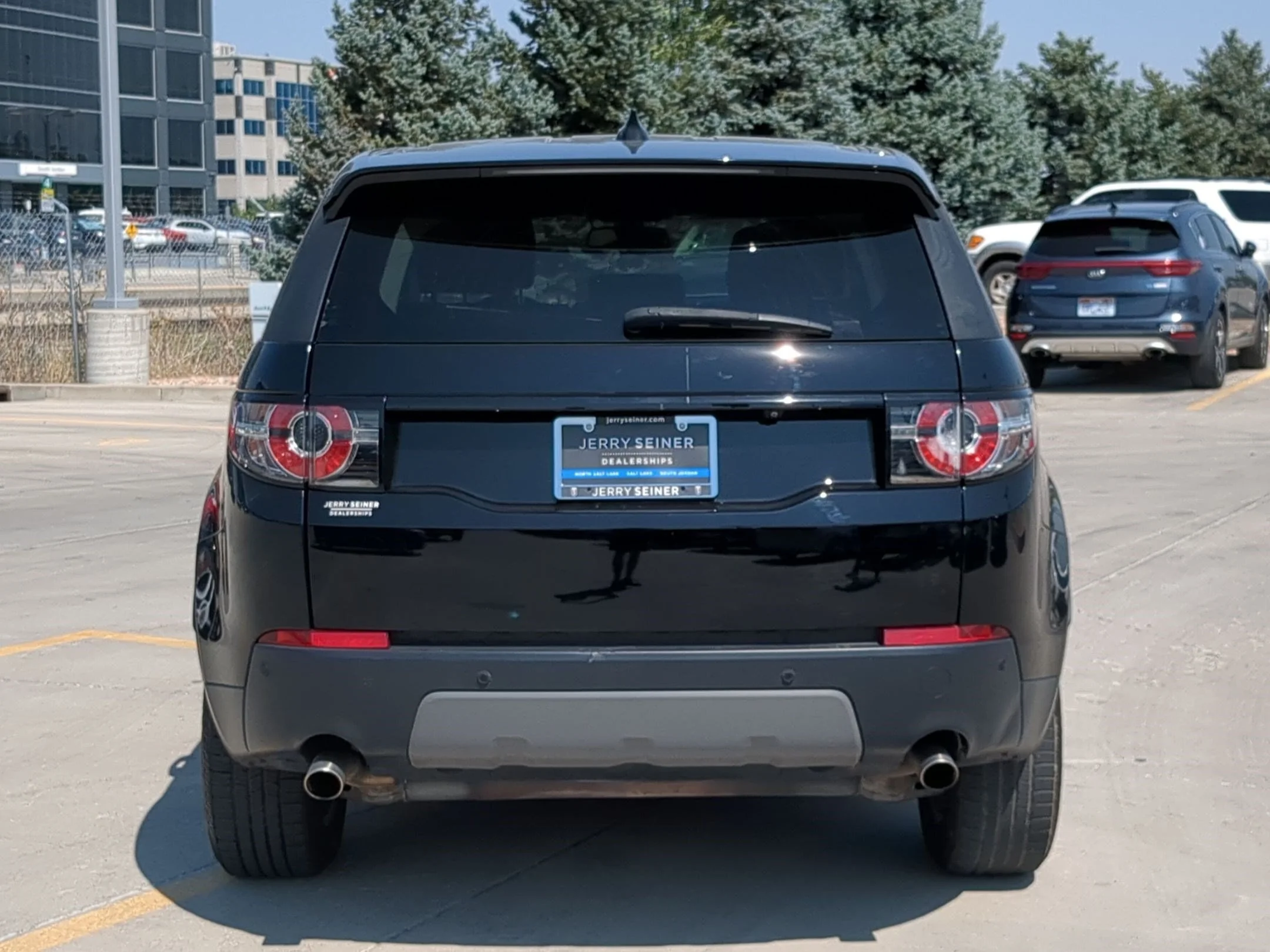 Used 2019 Narvik Black Land Rover SE image 4