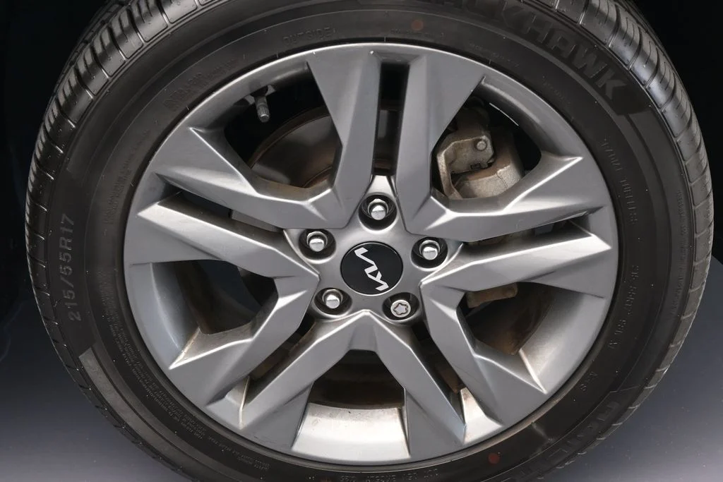 Used 2023 Neptune Blue Kia S image 40