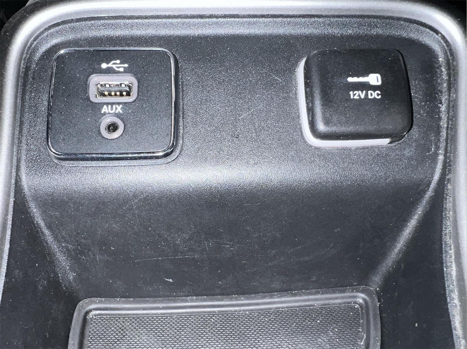 Used 2018 White Clearcoat Jeep Sport image 33