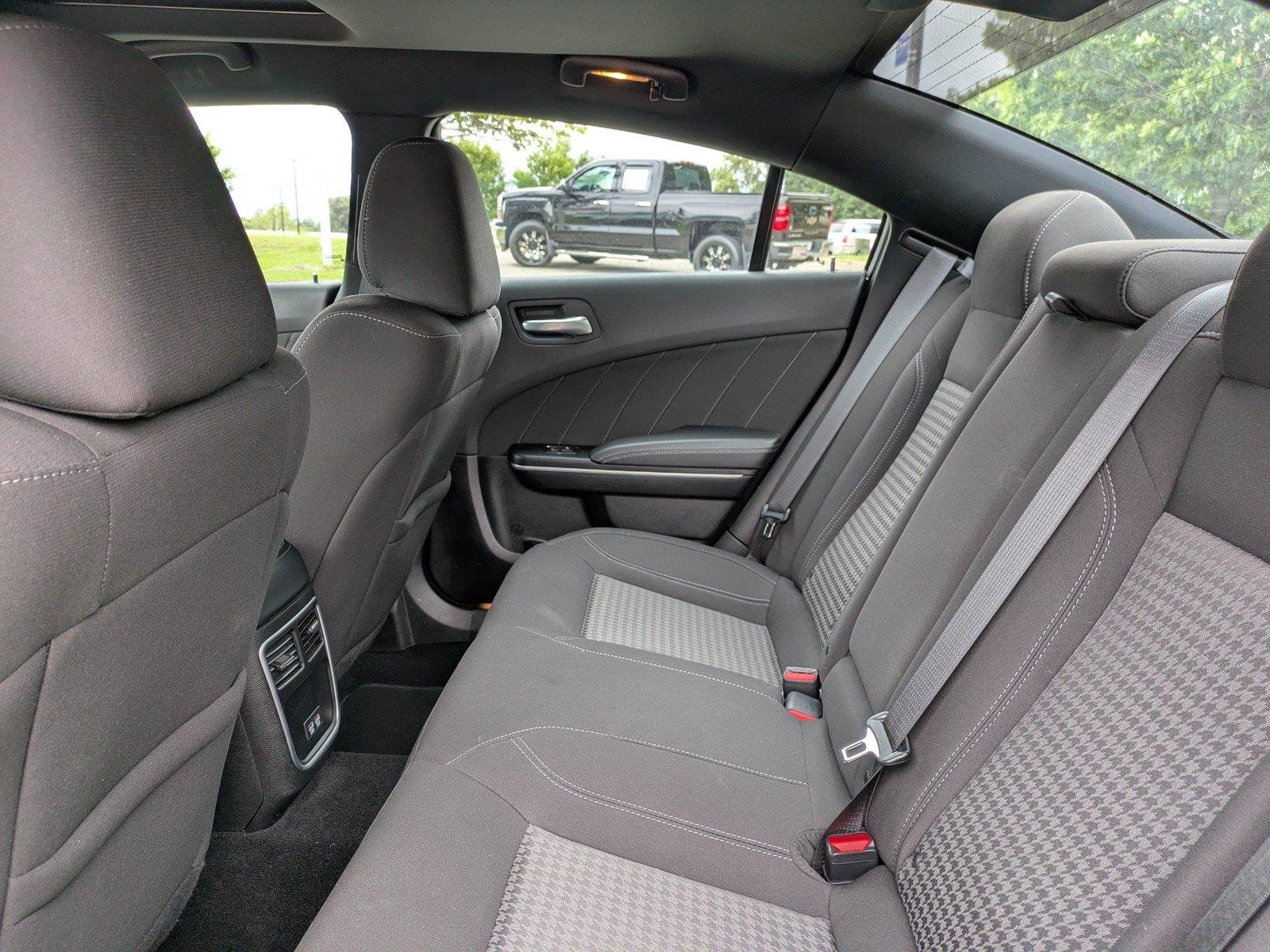 Used 2022 Pitch Black Clearcoat Dodge SXT image 13