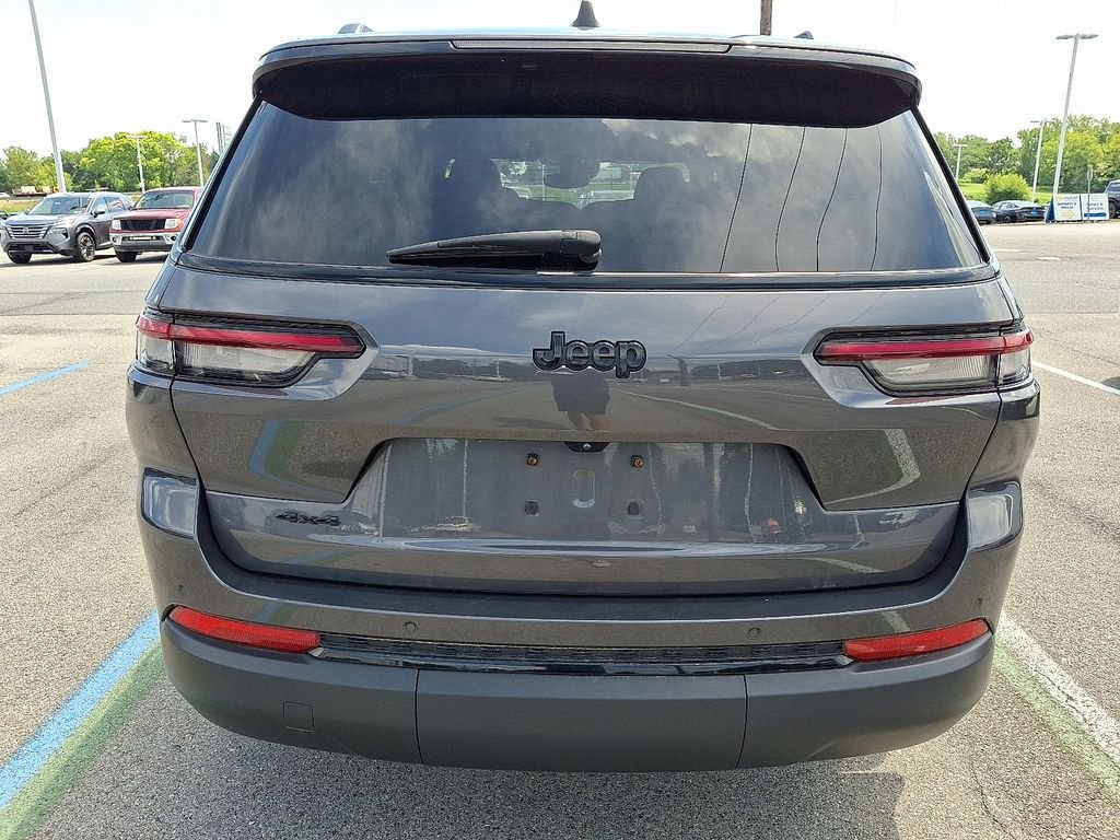 Used 2023 Gray Jeep Altitude image 6