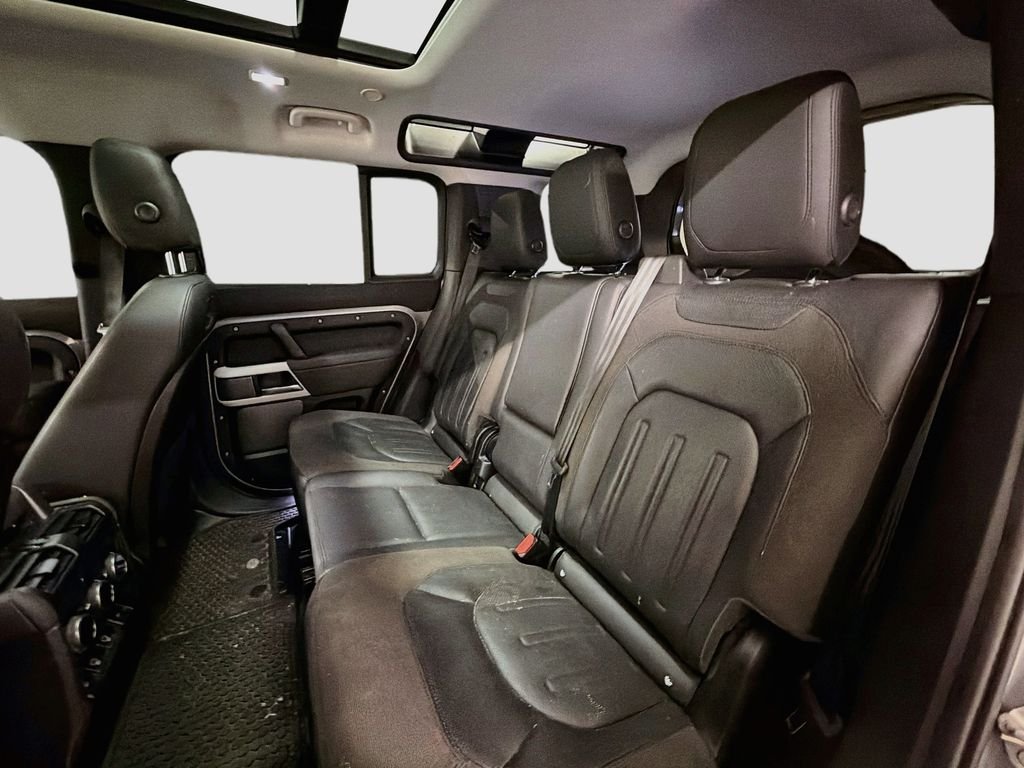 Used 2021  Land Rover SE image 25