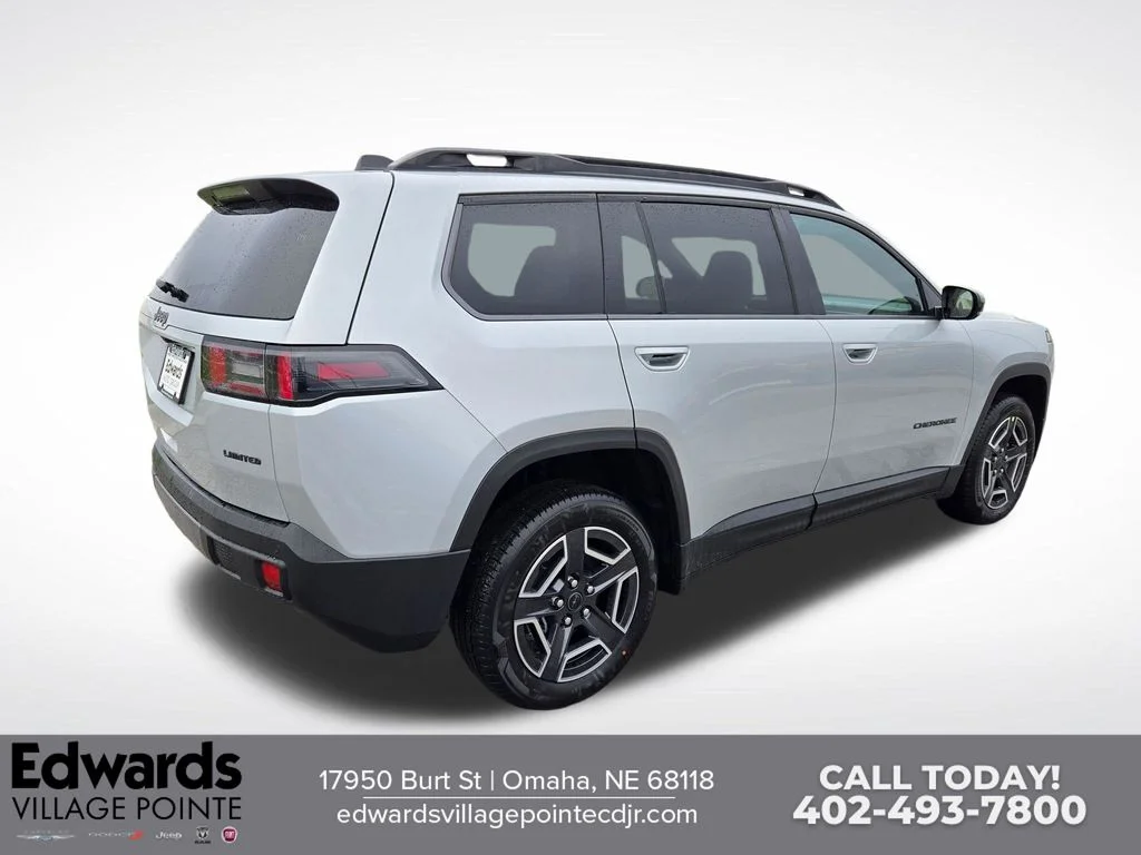 New 2026 Silver Zynith Clear-Coat Exterior Paint Jeep Limited image 3