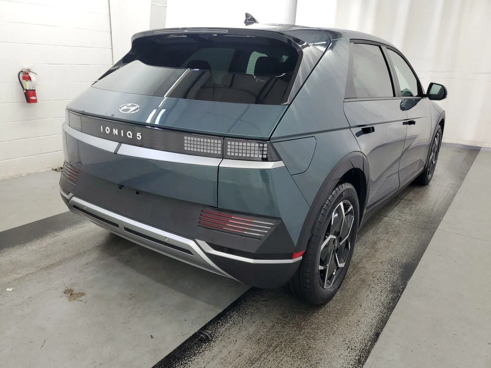 Used 2024 Green Hyundai SEL image 4