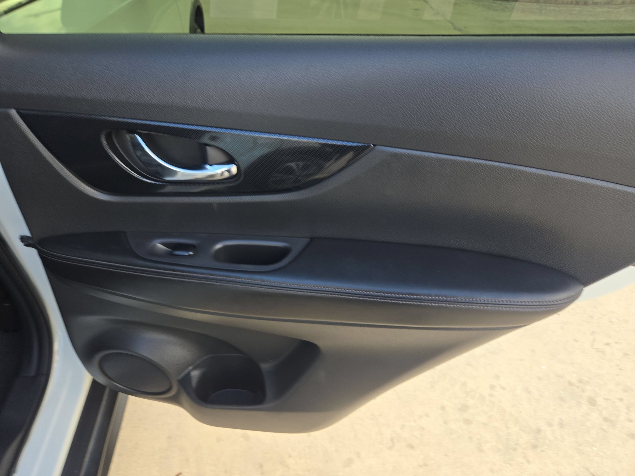 Used 2018 Pearl White Nissan SL image 29
