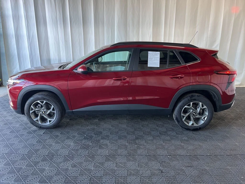 Used 2025 Red Chevrolet LT image 28