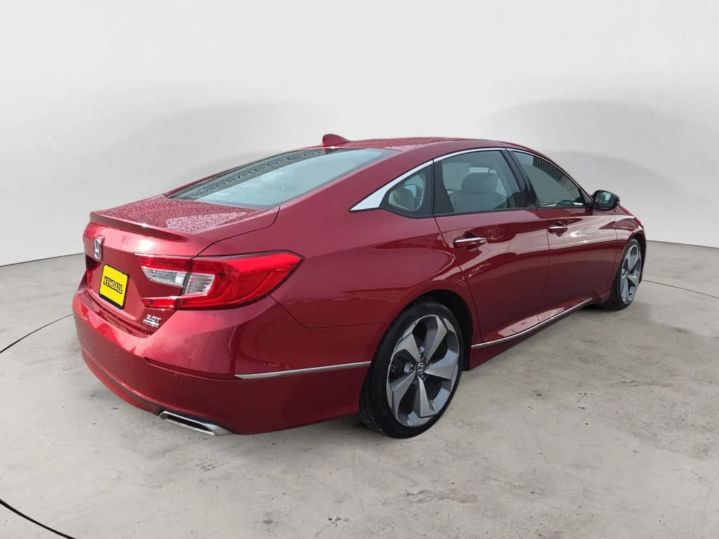 Used 2018 Red Honda Touring 2.0T image 5