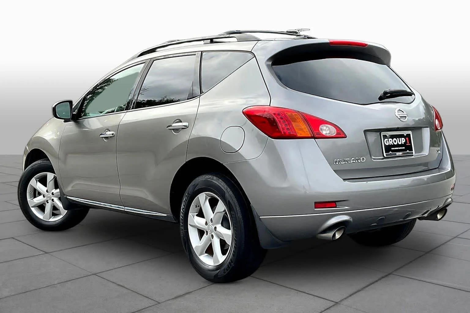 Used 2009 Platinum Graphite Nissan SL image 11