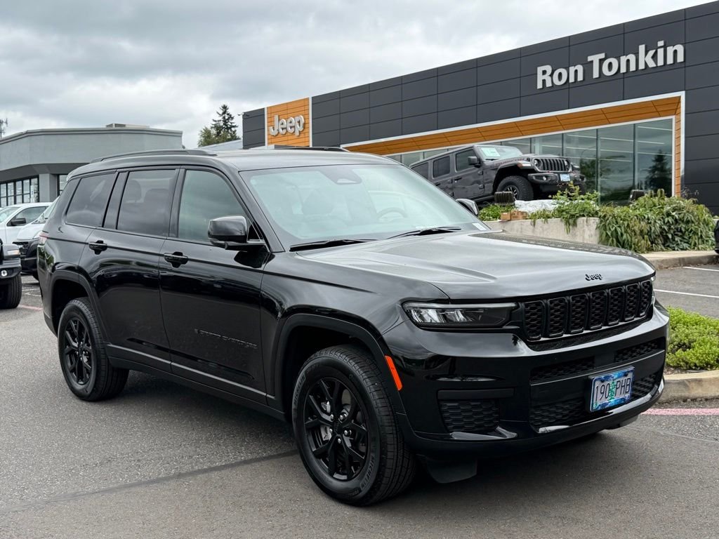 Used 2025 Black Jeep Altitude X image 2