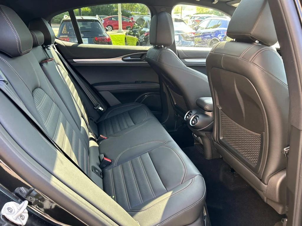 2025 Alfa Romeo Stelvio Intensa - Photo 17
