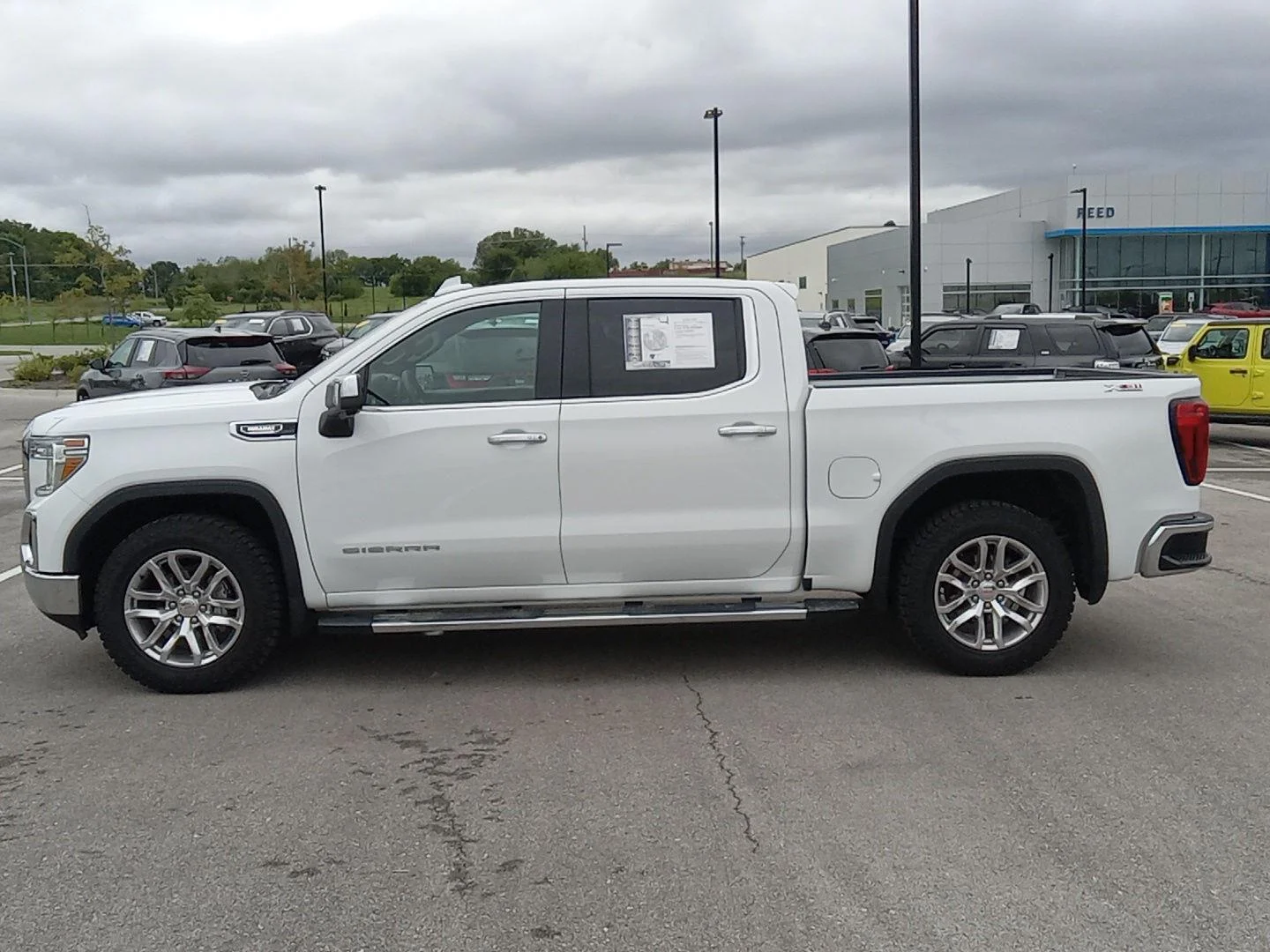 Used 2021 SUMMIT WHITE GMC SLT image 23