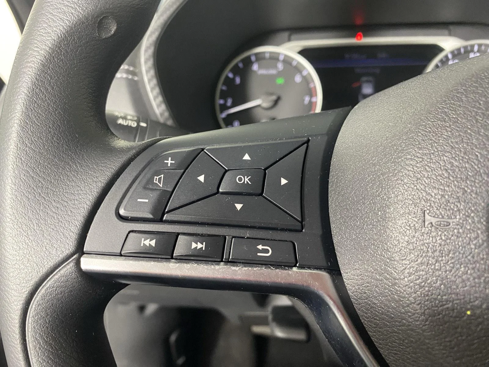 Used 2025 Gun Metallic Nissan SV image 14