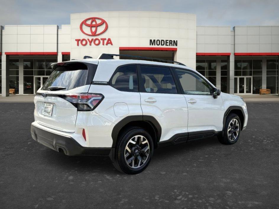 Used 2025 Crystal White Pearl Subaru Premium image 5