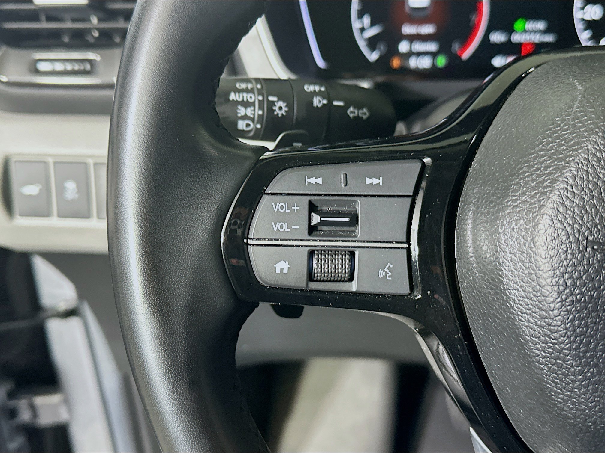 Used 2025 Silver Honda EX-L image 16
