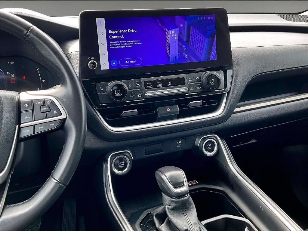Used 2025 White Toyota XLE image 19