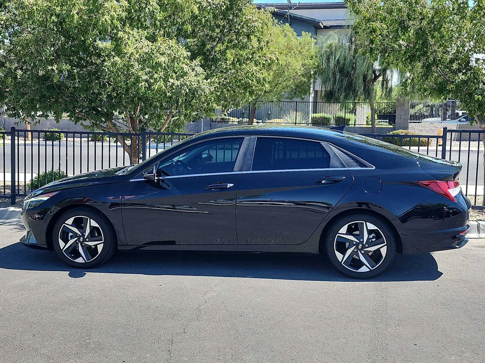 Used 2023 Onyx Black Hyundai Limited image 5