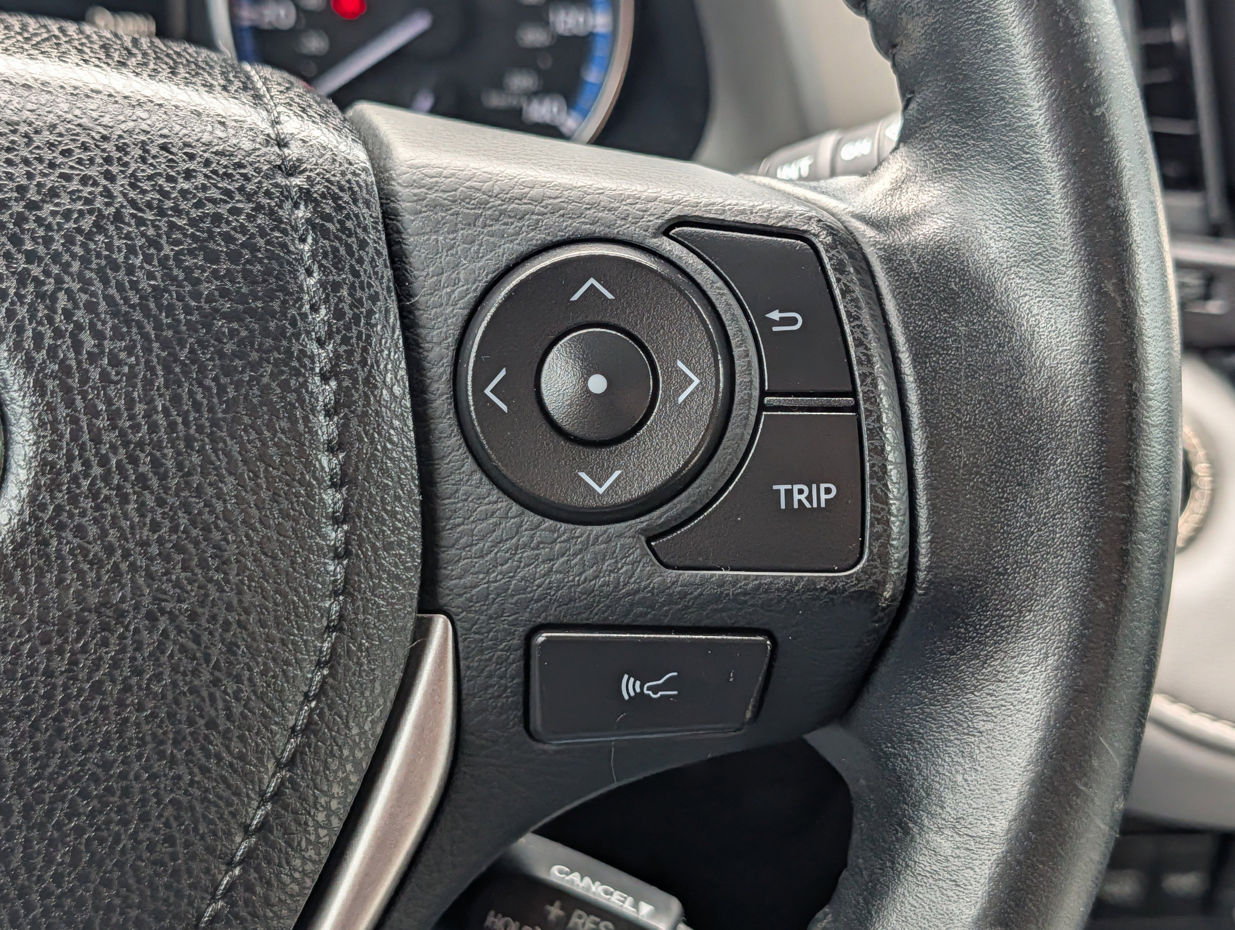 Used 2018 Magnetic Gray Metallic Toyota Limited image 30