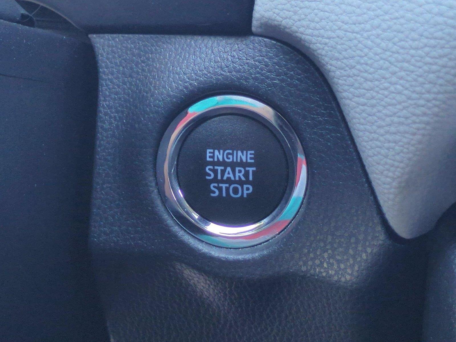 Used 2022 White TOYOTA  image 29
